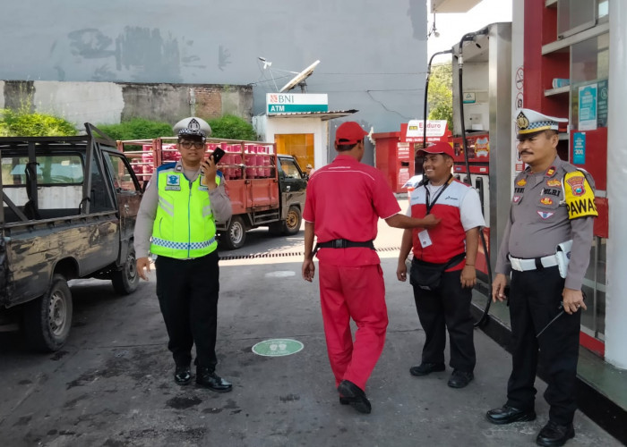 Polsek Mulyorejo Intensifkan Patroli di SPBU Kenjeran, Pastikan Stok BBM Aman dan Kondusif
