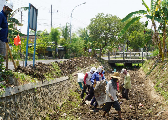 Antisipasi Banjir, SIG Pabrik Tuban Normalisasi Drainase
