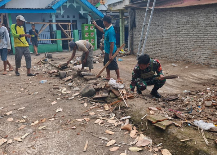 Sinergi TNI-Rakyat, Babinsa Candipuro dan Warga Bersatu dalam Aksi Sosial Peduli Sesama
