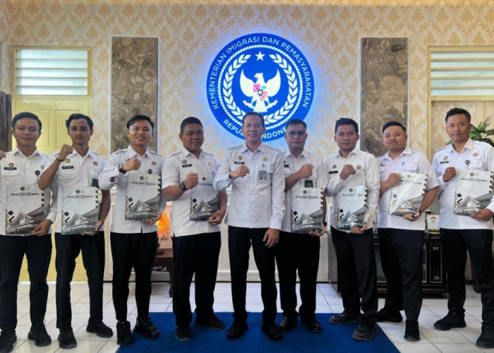 8 Pegawai Lapas Bojonegoro Raih Penghargaan Anugraha Wira Wibawa Dharmesti Pratama