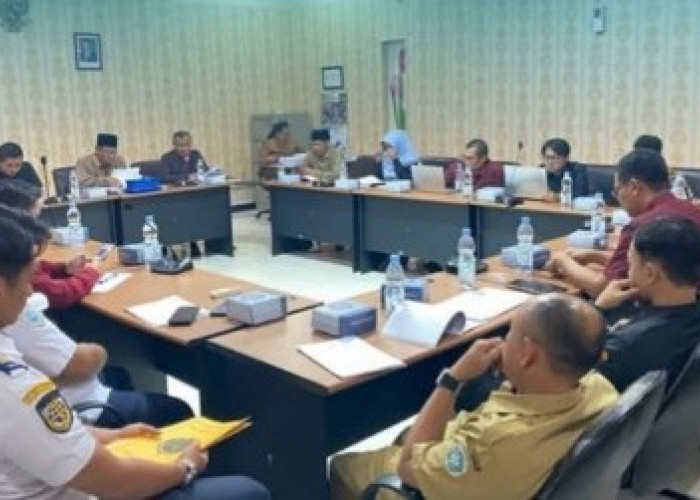 Bahas Raperda Anti Korupsi dan Lampu Jalan, Pansus III DPRD Lamongan Gelar Public Hearing Bersama Pemkab