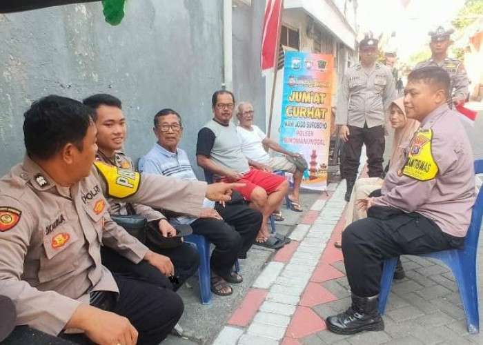 Jumat Curhat, Kapolsek Sukomanunggal Ajak Warga Simomulyo Baru Jaga Kamtibmas
