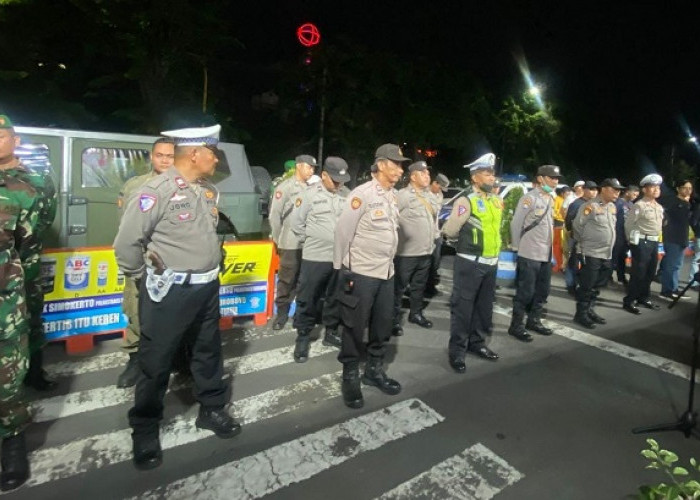 Kapolsek Simokerto Pantau Persiapan Pengamanan Pos Pam Gembong Jaga Kenyamanan Warga