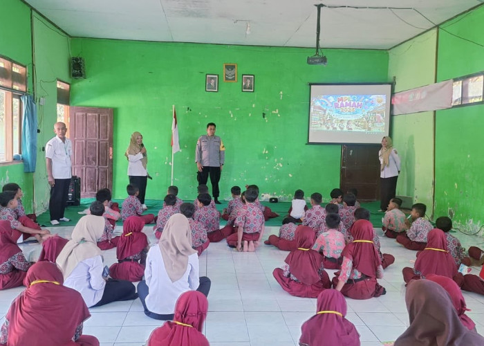 Polisi Ngawi Tanamkan Literasi Digital dan Disiplin Lalu Lintas Sejak Dini di Kwadungan 