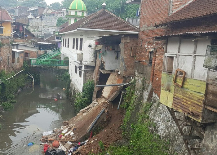 Bencana Longsor Terjang Dua Rumah Warga Kasin Malang 
