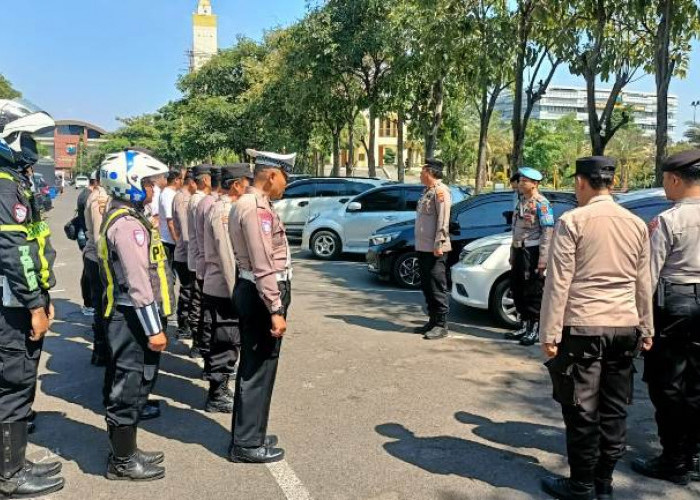 Polsek Gayungan Siagakan Personel Antisipasi Aksi Peringatan Hari Demokrasi Internasional di Polda Jatim