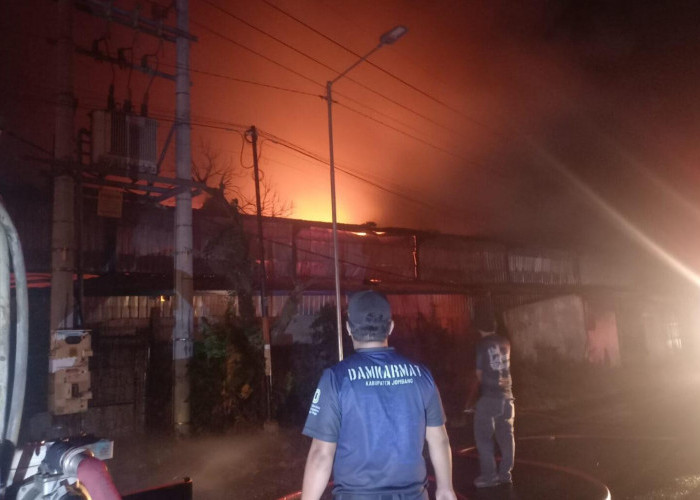 Kebakaran Pabrik Pakan Ternak di Mojowarno, Kerugian Ditaksir Capai Rp2 Miliar