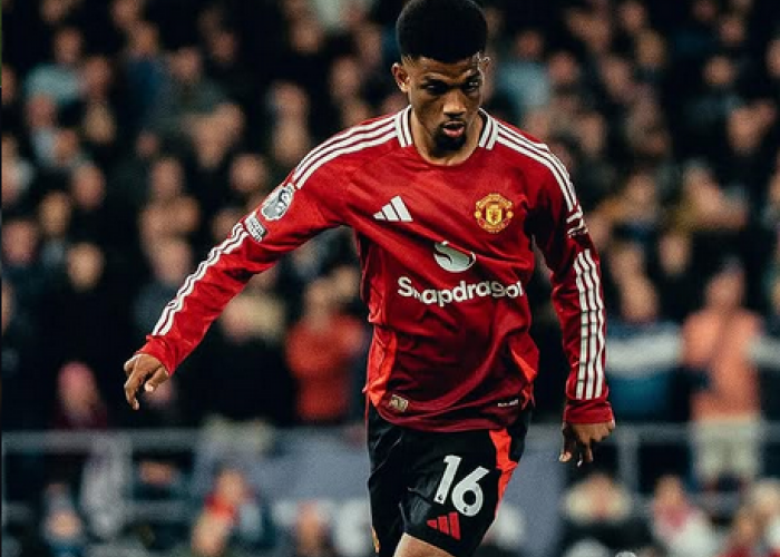 Amad Diallo Bela Carrick, Ruang Ganti MU Ingin Sang Legenda Bertahan Musim Depan