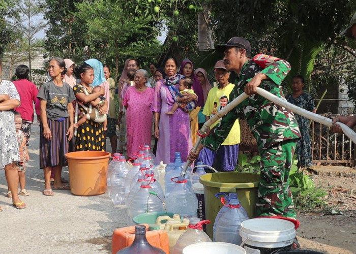 Atasi Kebutuhan Warga Mojo, Kodim 0809/Kediri Distribusikan Air Bersih