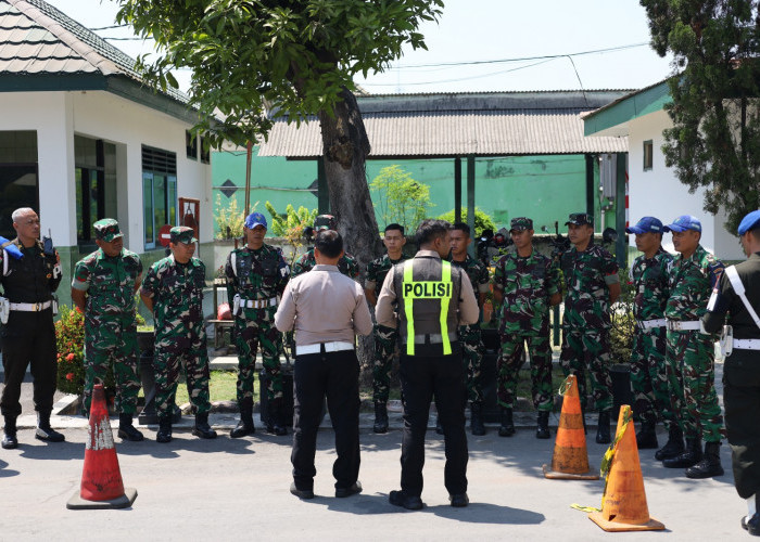 Satlantas Polres Gresik Gelar Coaching Clinic Keselamatan Berkendara Bersama Subdenpom
