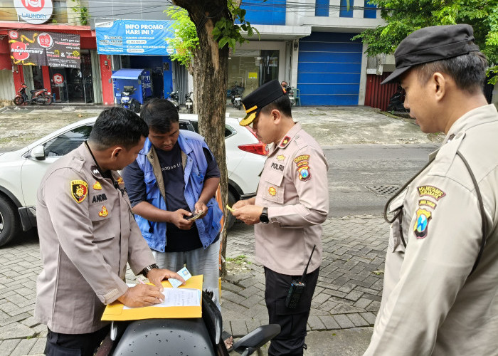 Sasar Parkir Liar di Darmo Indah, Polsek Tandes Amankan Tiga Jukir Nakal