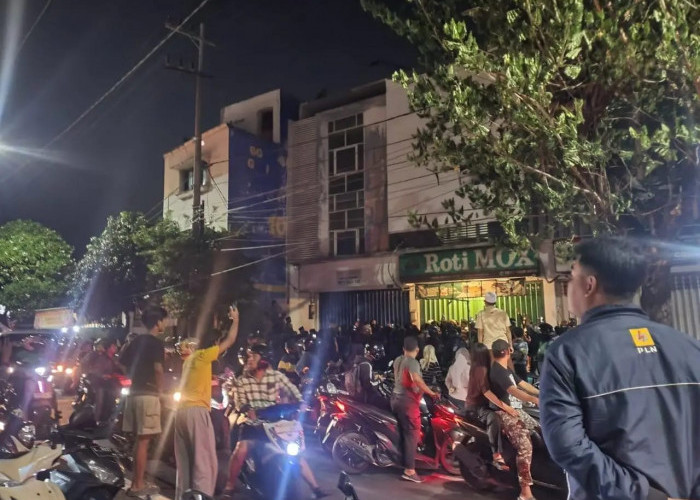 Diduga Bajing Loncat Babak Belur Dihajar Massa di Kedung Cowek Usai Kepergok Curi Sayur