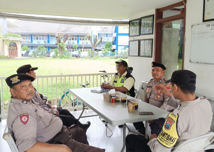 Perkuat Keamanan Lingkungan, Polsek Wonocolo Gelar Patroli Dialogis di Jemur Andayani