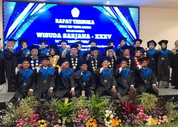 Wisuda Ke-35, IKIP Widya Darma Surabaya Dorong Lulusan Berdaya Saing Global