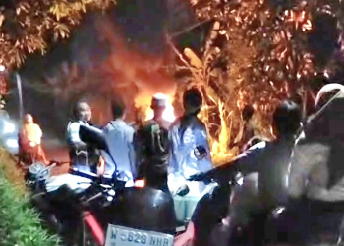 Gagal Bobol Rumah Warga, Motor Maling di Wonorejo Hangus Dipanggang Massa