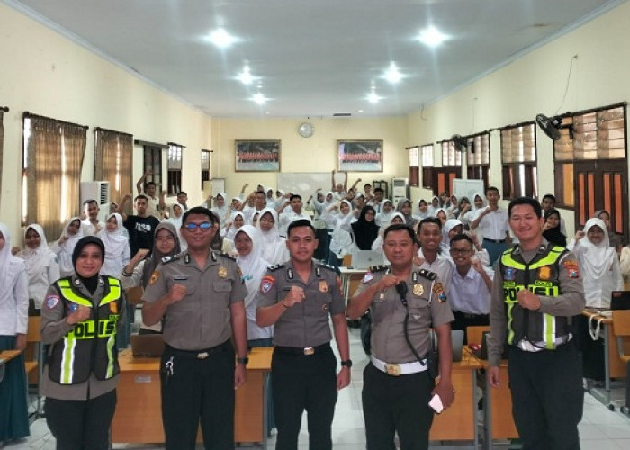Polres Lumajang Sosialisasi Paham AI dan Tertib Lalu Lintas di SMAN 3 Lumajang