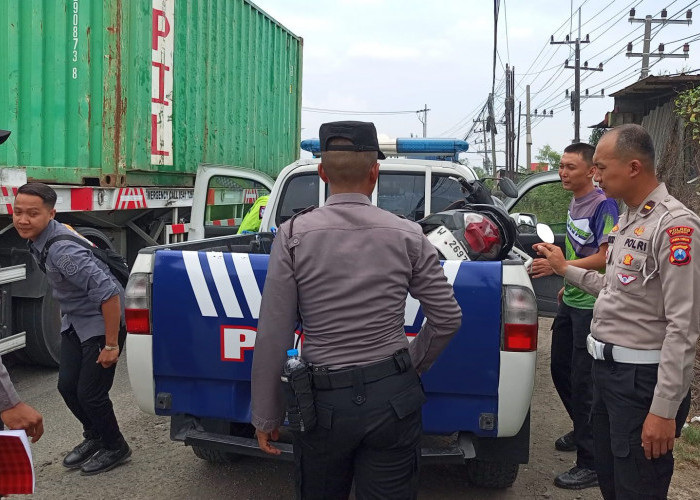 Pengendara Beat Tewas Terlindas Truk di Jalan Raya Daendels Gresik