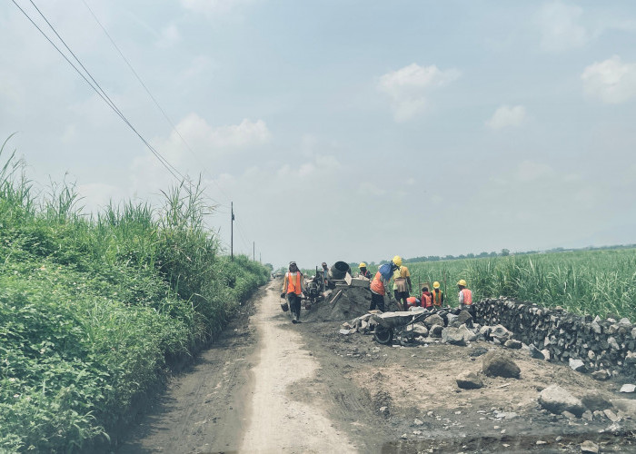 Pemkab Mojokerto Genjot Pembangunan Infrastruktur, Jalan Kepuh Anyar–Ngimbangan Dilebarkan