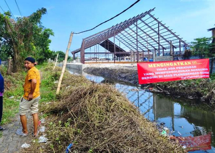 Serobot Aliran Sungai, Proyek Padel Eastern Park Diprotes Petambak Keputih Surabaya