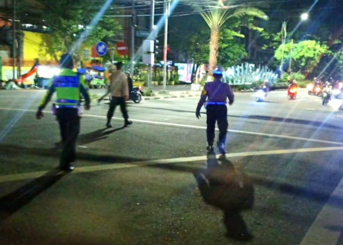 Pemuda Balap Liar di Simpang Empat Suramadu Tunggang Langgang Dibubarkan Polisi