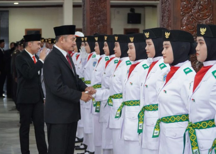 Pak Yes Kukuhkan 76 Paskibraka Lamongan