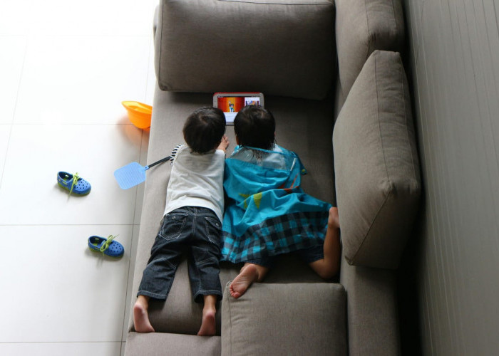 Ubah Screen Time Jadi Manfaat, Strategi Cerdas Orang Tua Jaga Produktivitas Anak di Era Digital