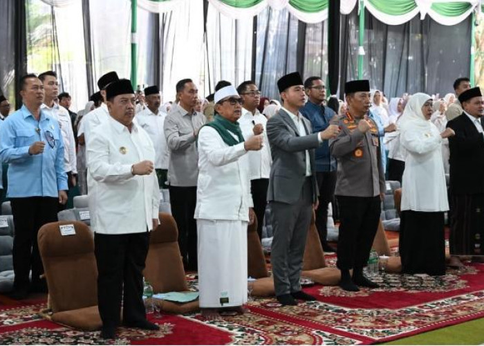 Bupati Warsubi Dampingi Wapres Gibran Ziarah ke Makam Mbah Wahab di Tambakberas Jombang