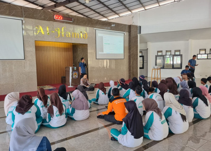 Sentuhan Karakter Era Digital, Polres Jember Bekali Siswa SMAN Pakusari Bijak Manfaatkan AI 