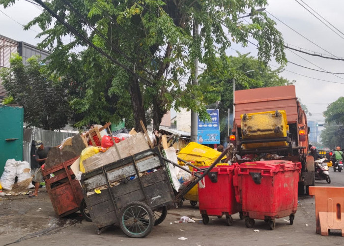 Pemkot Surabaya Ubah Jadwal Angkut Sampah ke Malam Hari
