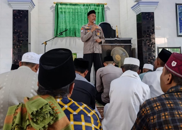 Polisi di Situbondo Sosialisasi Penerimaan Polri 2024 di Masjid