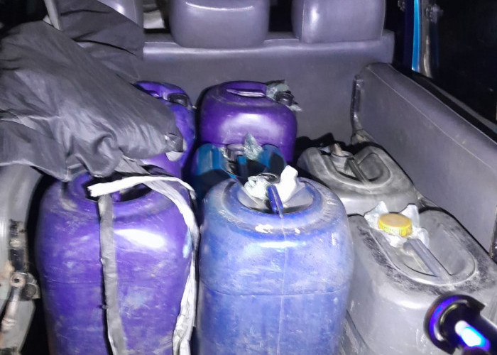 Modifikasi Mobil Jadi Mesin Penyedot, Polres Jember Ringkus Penimbun Ratusan Liter Pertalite di SPBU Silo