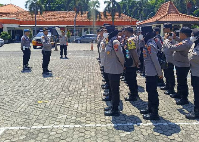 Polsek Gayungan Kawal Unjuk Rasa Buruh PT Pakerin di Disnaker Jatim, 82 Personel Gabungan Dikerahkan