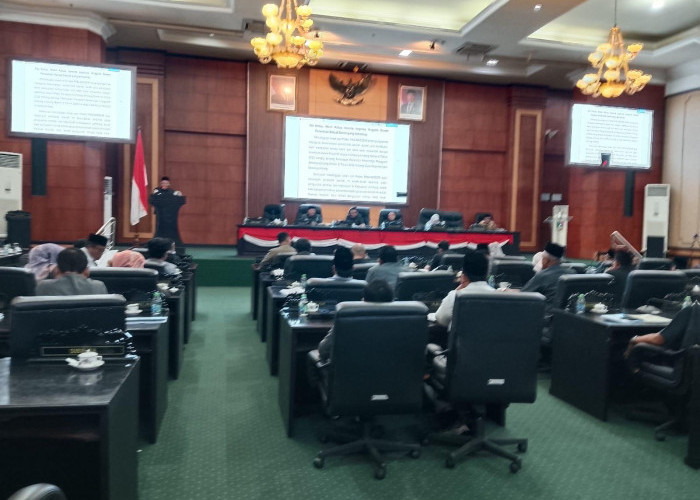PAD Jombang Lampaui Target Rp138 Miliar, Bupati Warsubi Beberkan Kinerja APBD 2025 di Hadapan DPRD