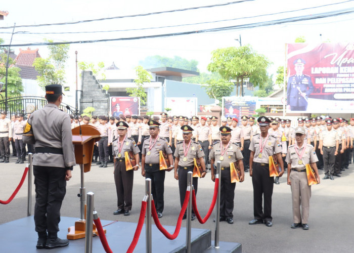 Kapolres Bojonegoro Pimpin Upacara Pelepasan Purna Tugas Anggota