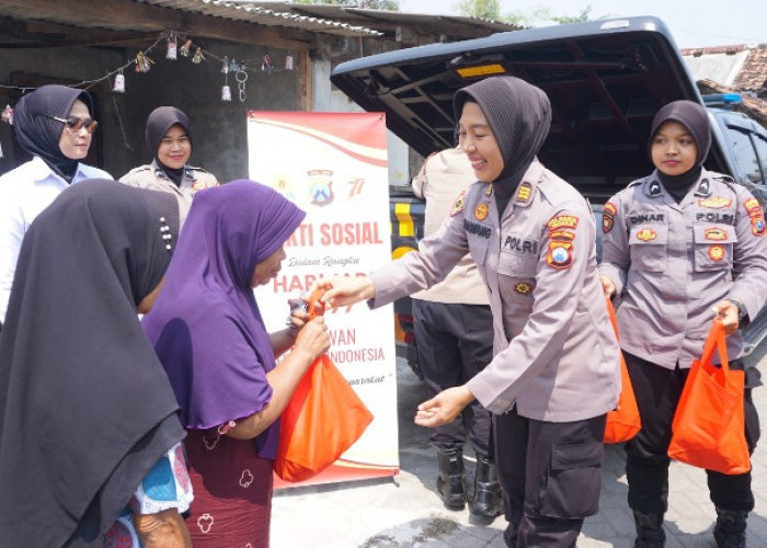 Polwan Polresta Sidoarjo Baksos Peringati Hari Jadi Ke-77