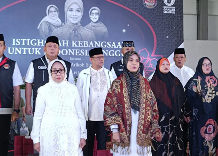 Bertemu 15 Ribu Muslimat di Surabaya, Atikoh dan Nyai Munjidah Doakan Bangsa