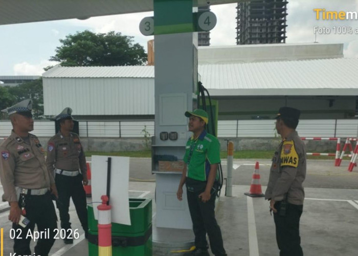 Pastikan Kamtibmas Kondusif, Polsek Lakarsantri Gelar Patroli Kota Presisi di SPBU AKR Citraland