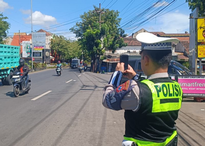 Efektif dan Transparan, Satlantas Polres Pasuruan Kini Operasikan Tilang Elektronik Berbasis Handheld