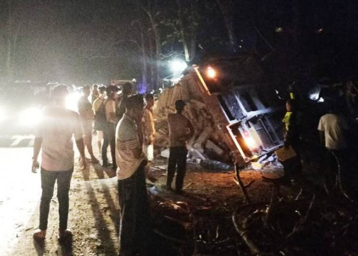 Laka Beruntun di Bangkalan, Bapak-Anak Asal Surabaya Tewas