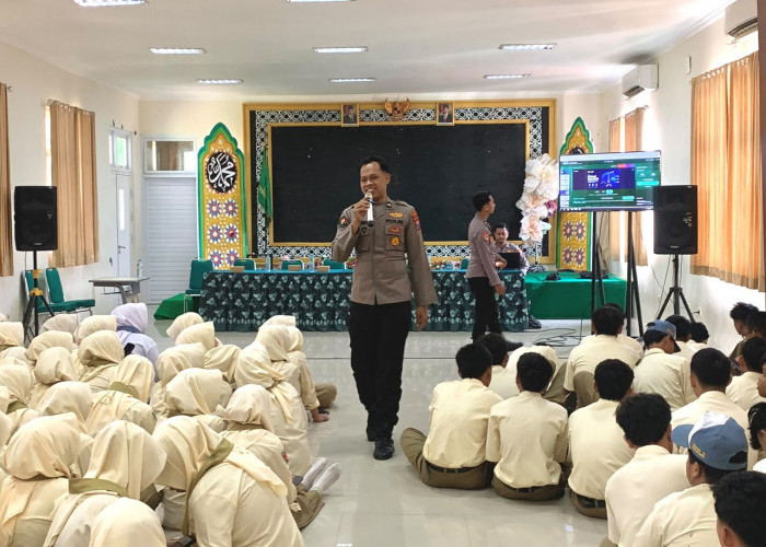 Polres Ngawi Ajak Generasi Muda Bijak Gunakan Teknologi AI di MAN 2 Ngawi