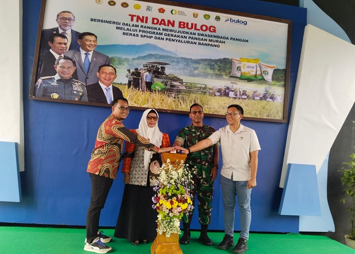 TNI dan Bulog Bersinergi Wujudkan Swasembada Pangan, Salurkan Bantuan Beras di Malang