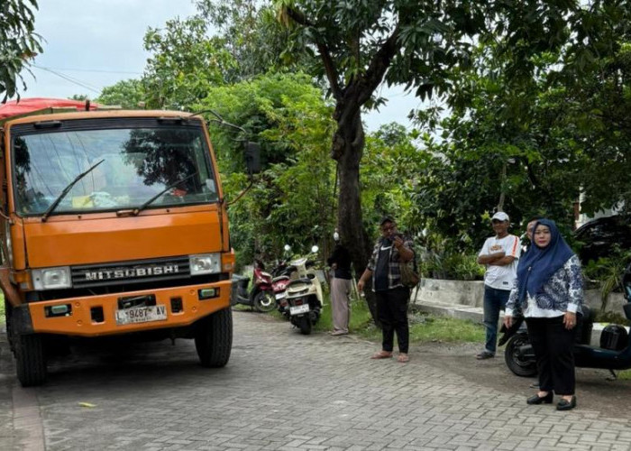 Akses Jalan Gunung Anyar Harapan Kumuh, DPRD Surabaya Desak Penertiban TPS Rungkut Menanggal