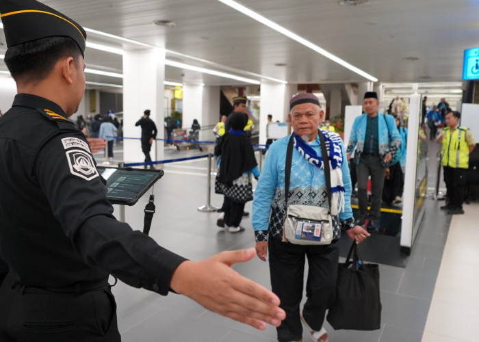 Imigrasi Soetta Optimalkan Seamless Corridor Gate di Pemeriksaan Kepulangan Perdana 391 Jemaah Haji