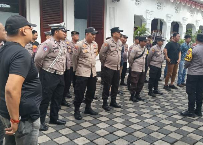 Polsek Sawahan Pastikan Keamanan Terkendali Sidang di Pengadilan Negeri Surabaya