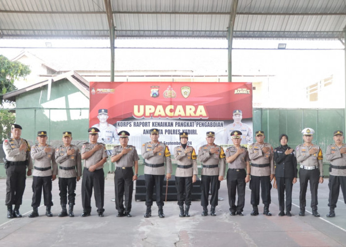 Kapolres Kediri Pimpin Upacara Korps Raport Kenaikan Pangkat Pengabdian