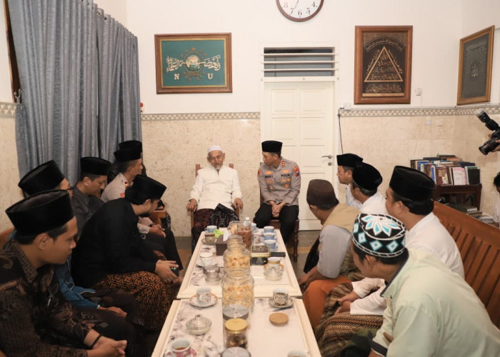 Perkuat Sinergi Jaga Kondusifitas Kota Kediri, Kapolres AKBP Anggi Silaturahim ke KH Abdullah Kafabihi Mahrus