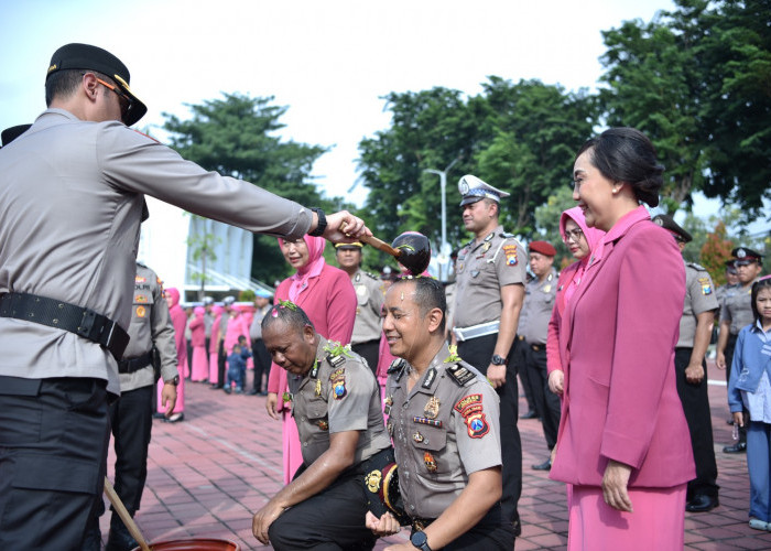 Jelang Pergantian Tahun 2026, Kapolres Gresik Pimpin Kenaikan Pangkat 96 Personel Polri dan 5 ASN