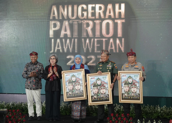 Mayjen TNI Farid Makruf Apresiasi Patriot Jawi Wetan 2023 Awards