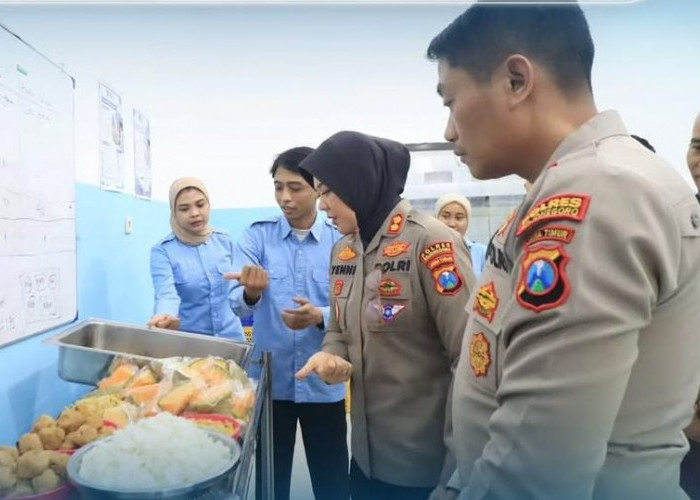 Kapolres Bojonegoro AKBP Yenni Cek SPPG di Klangan, Pastikan Pemenuhan Gizi Berjalan Optimal