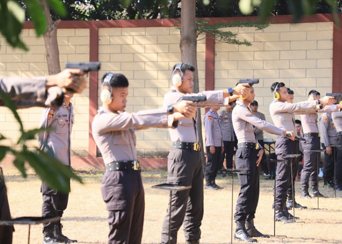 Taruna Akpol Latja di Kediri Kota Ikuti Latihan Menembak dan Pembinaan Profesionalisme